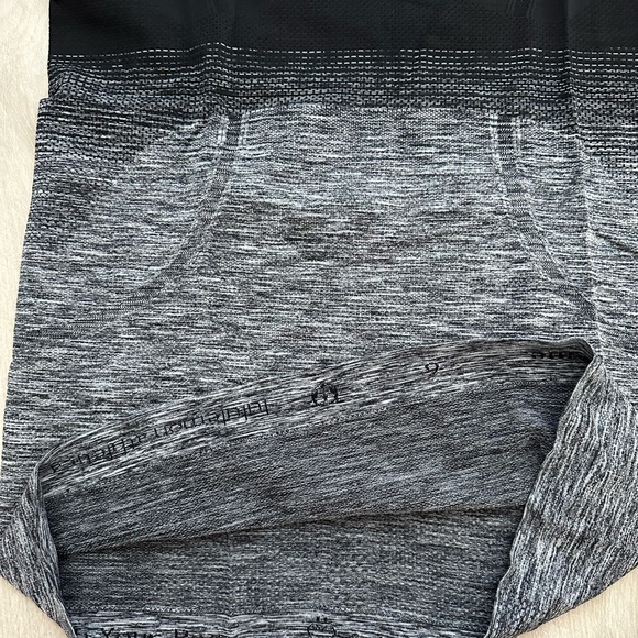 🍋 RARE Lululemon Swiftly Tech Short Sleeve Crew Size 6 - Picture 6 of 8